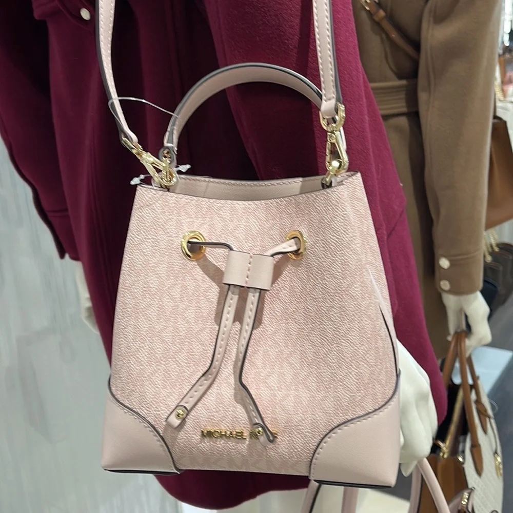 MICHAEL KORS 35F2GM9M1B MERCER SMALL BUCKET DRAWSTRING CROSSBODY
Dk Powder Blush - Picture 9 of 16